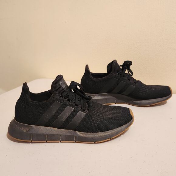 Adidas Men's Sz 8.5 Swift Run 'Black Gum' DB3603 Running Sneakers Athleisure - Picture 1 of 9